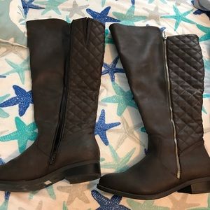 Brown size 10W, wide calf torrid boots!